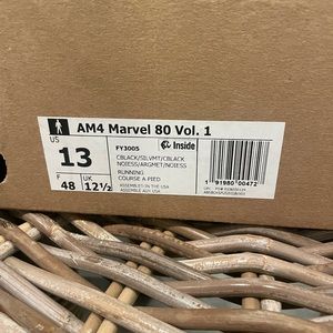 New with box Adidas Marvel AM4 Marvel 80 Volume 1 men’s shoes
